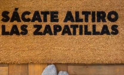 Tapete Full Tendencia "Sácate las Zapatillas" 40x60CM